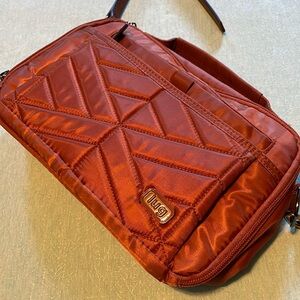 Lug Scoop 2 Crossbody bag with handle and two detachable straps quilted